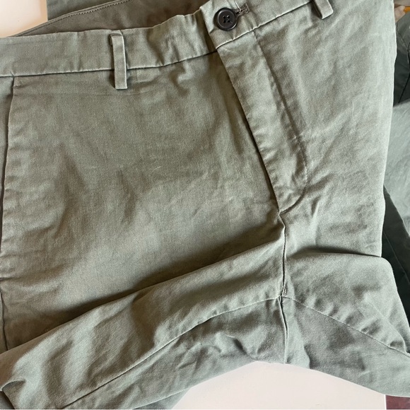 Uniqlo Green Chino Pants with Straight Leg - Picture 10 of 11